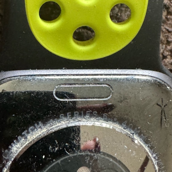 Series 6 AppleWatch - Picture 3 of 4